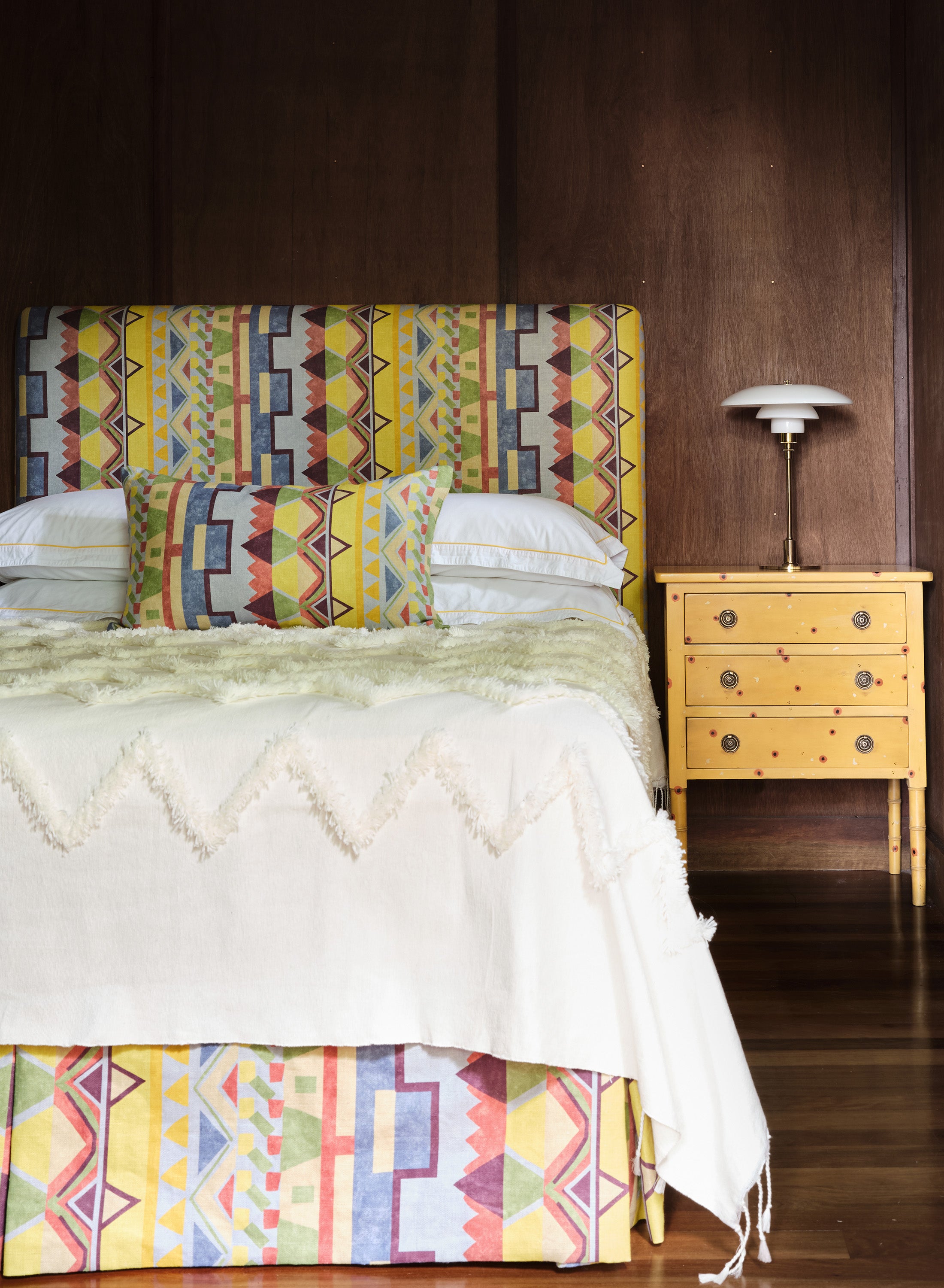 Cream Fringed Zig Zag Bedspread